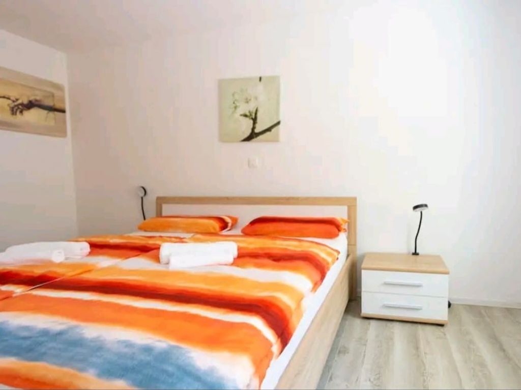 Schlafzimmer 1