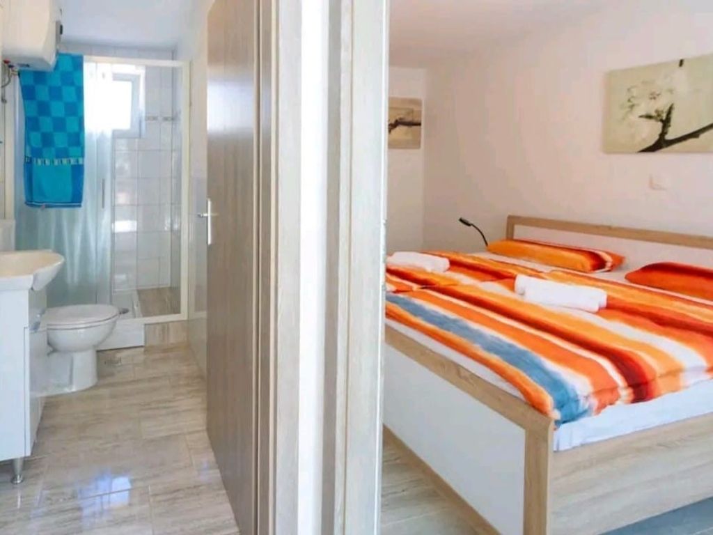 Schlafzimmer 1