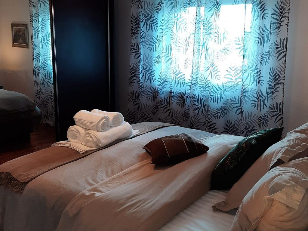 Schlafzimmer 1