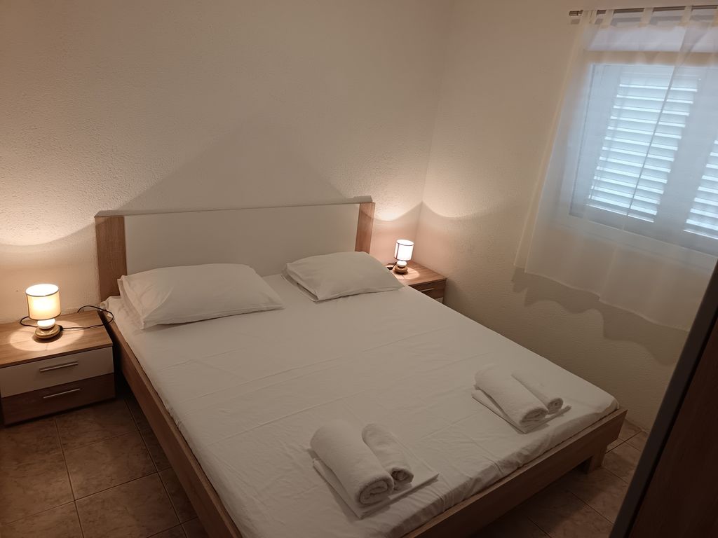 Schlafzimmer 1
