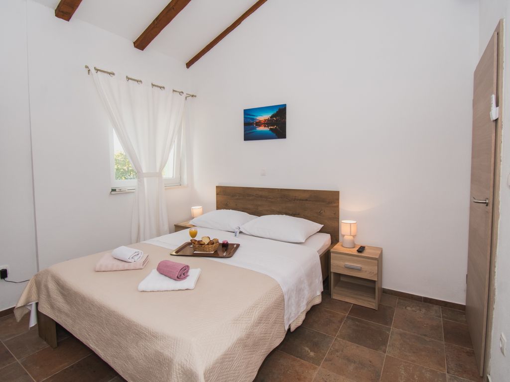 Schlafzimmer 1