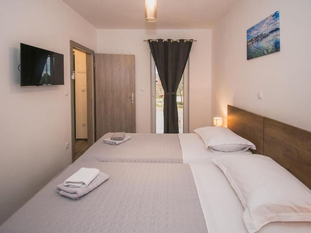 Schlafzimmer 1