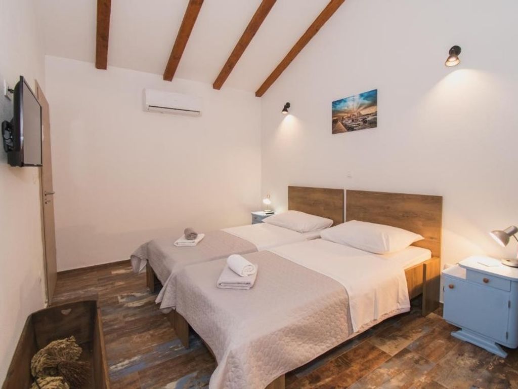 Schlafzimmer 1