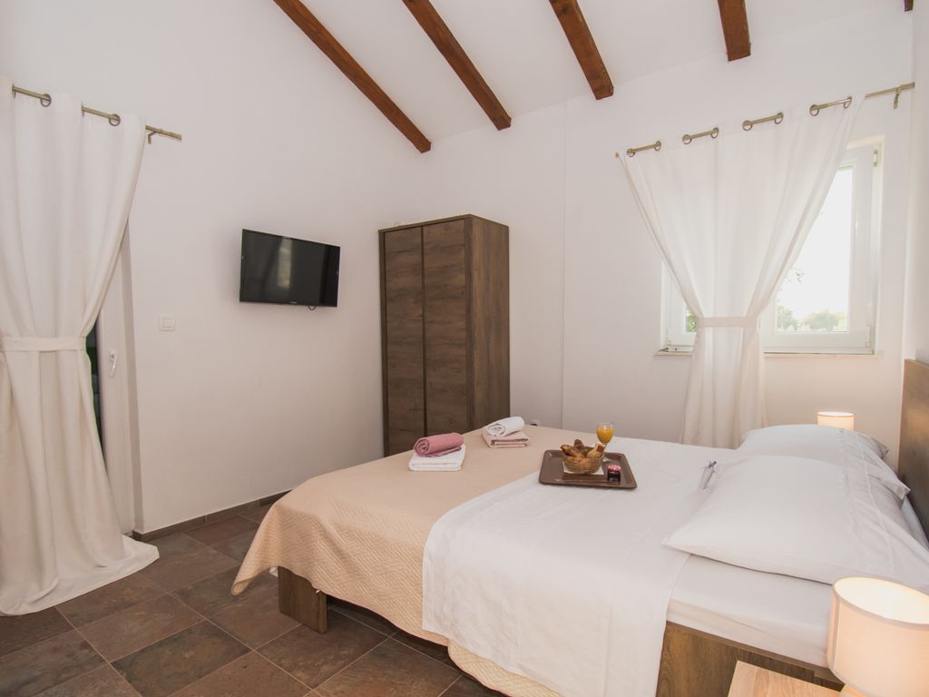 Schlafzimmer 1