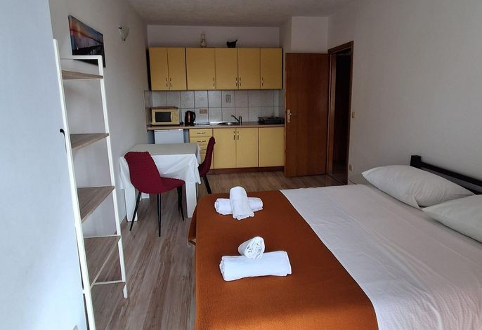 1-Zimmer-Ferienwohnung mit Balkon Omis A-25816-b