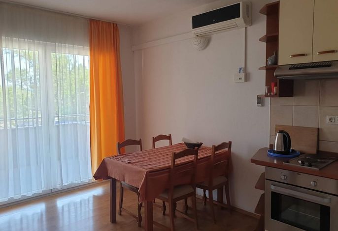 2-Zimmer-Ferienwohnung mit Balkon Omis A-25816-a