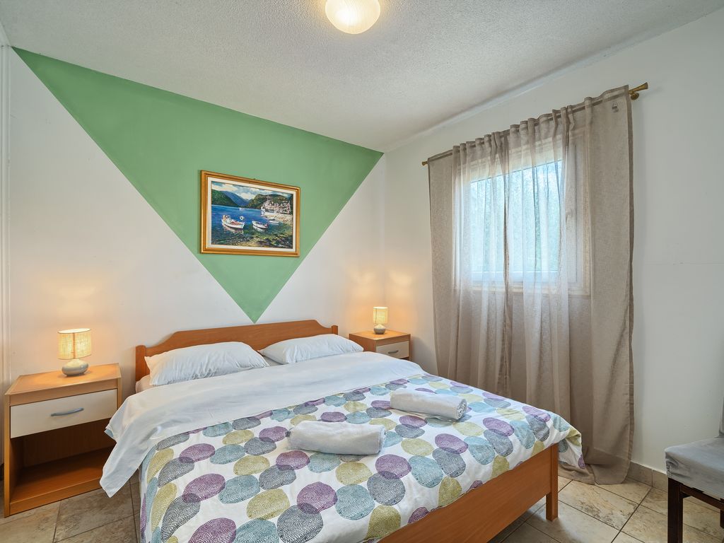 Schlafzimmer 1