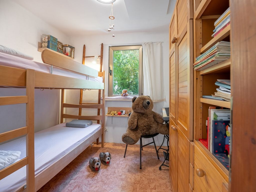 Schlafzimmer 1