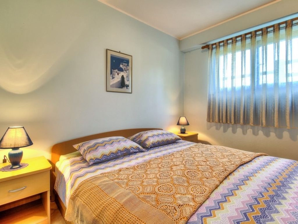 Schlafzimmer 1