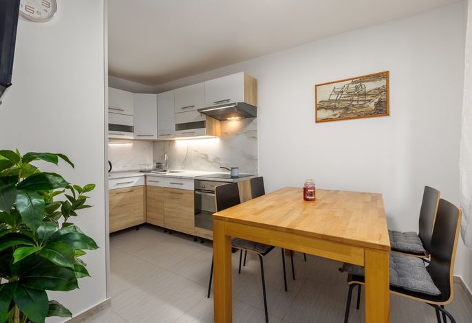 2-Zimmer-Ferienwohnung mit Terrasse Basanija, Umag A-27263-b