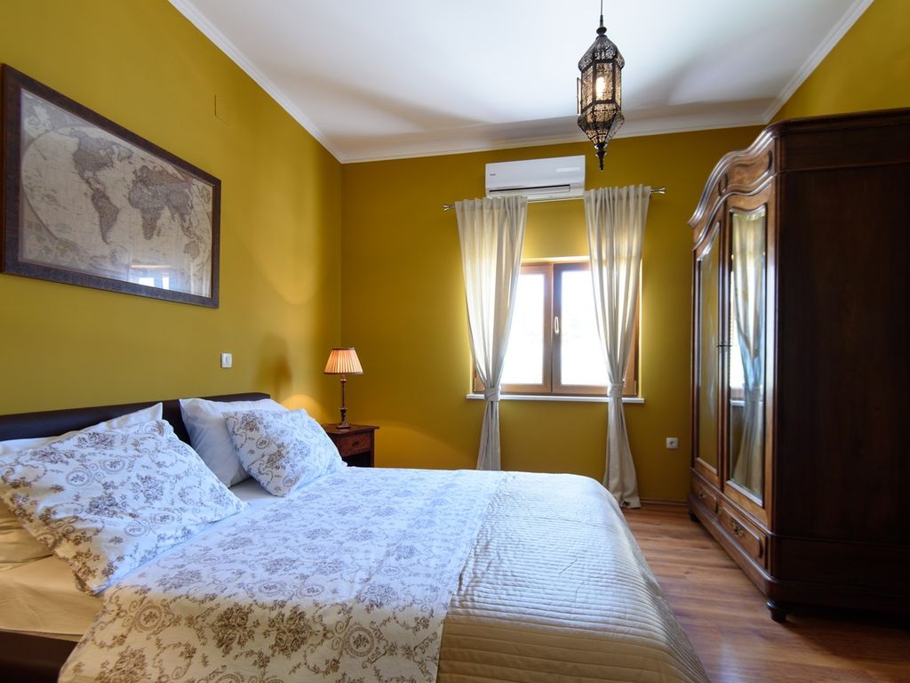Schlafzimmer 1