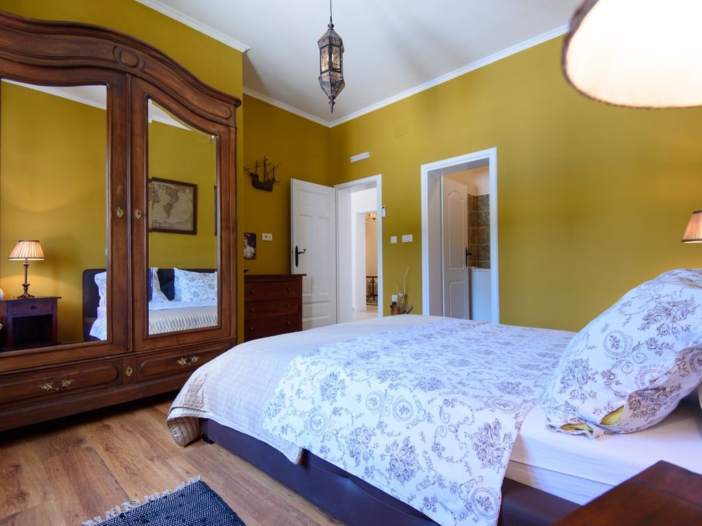 Schlafzimmer 1