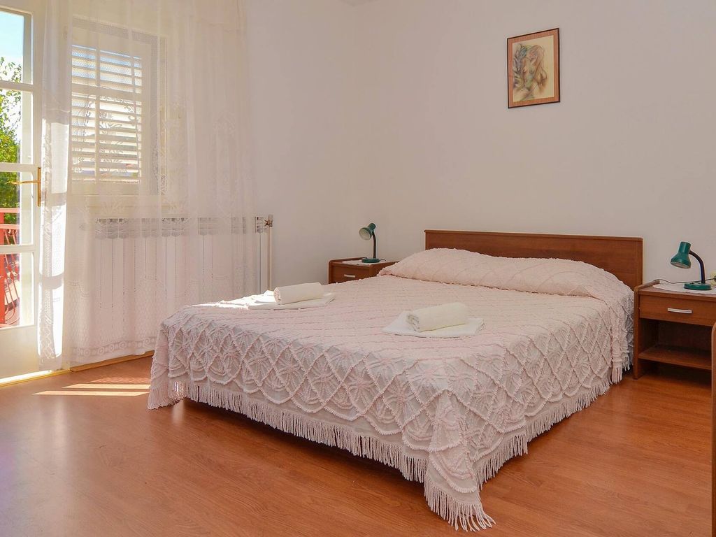 Schlafzimmer 1
