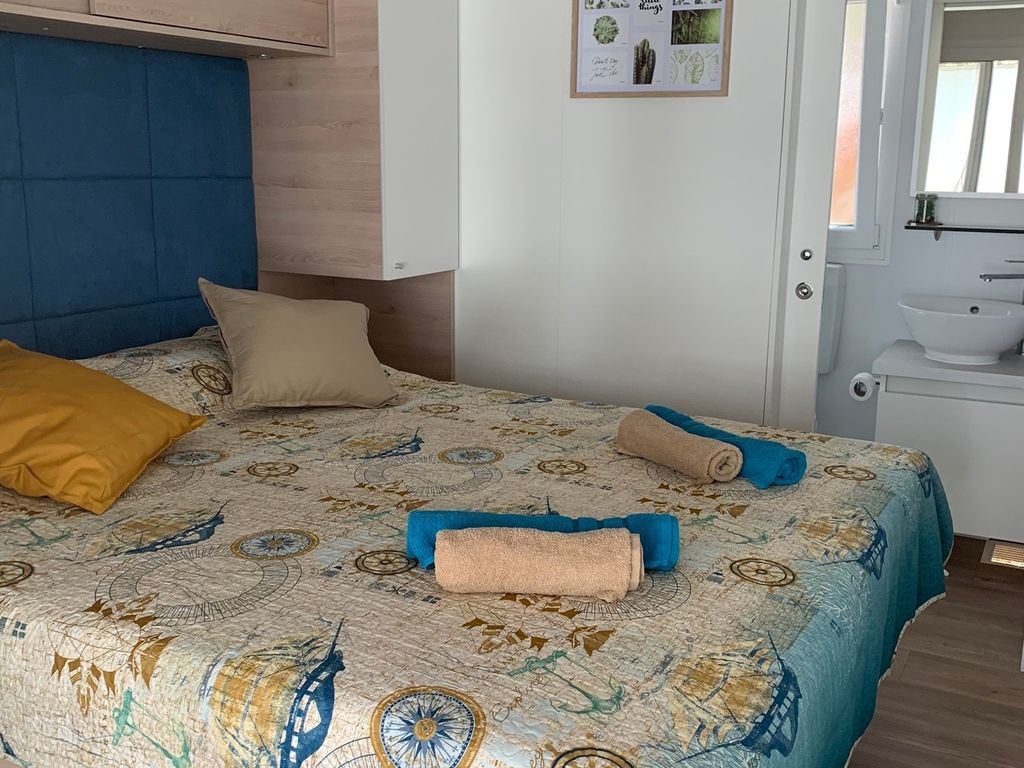 Schlafzimmer 1