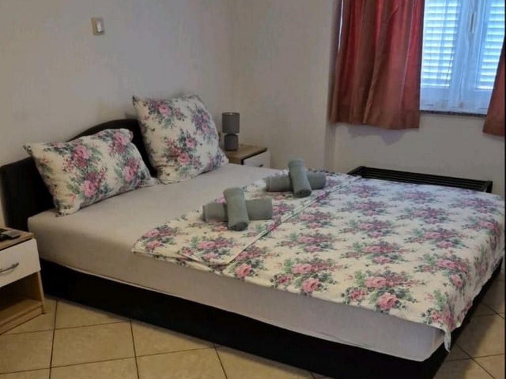 Schlafzimmer 1