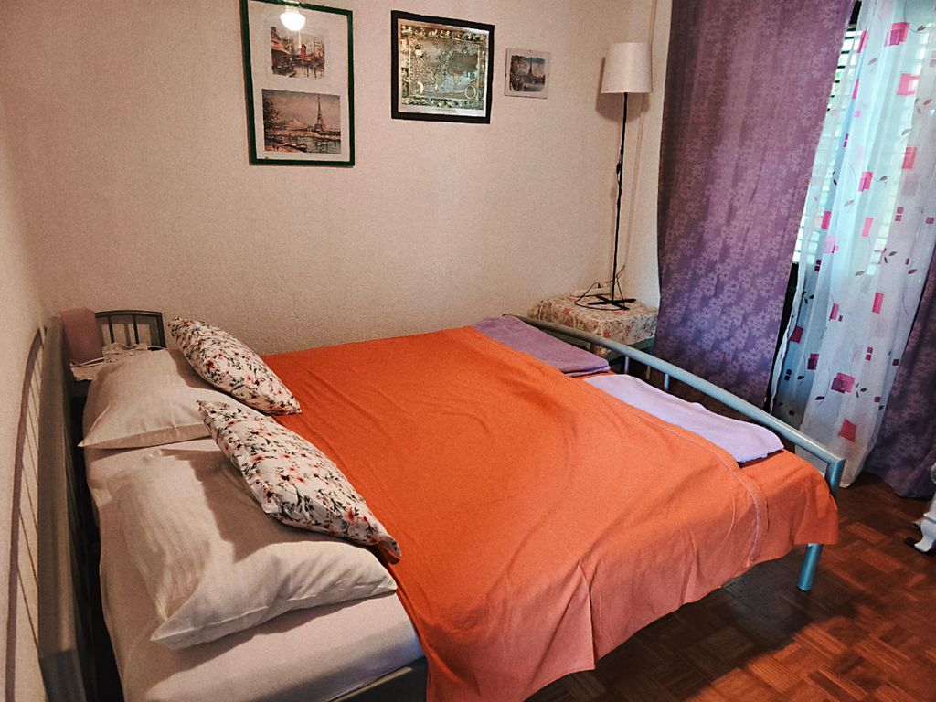Schlafzimmer 1