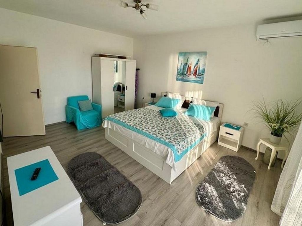Schlafzimmer 1