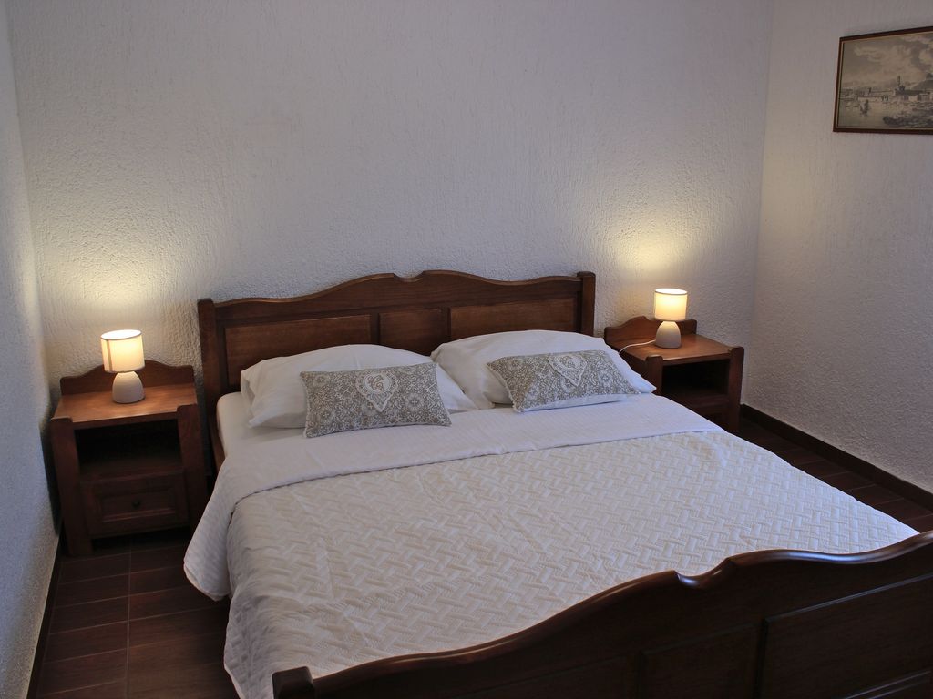 Schlafzimmer 1