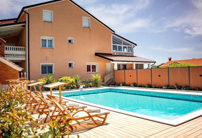 Ferienwohnungen mit Pool für Familien Palit, Rab - 28017