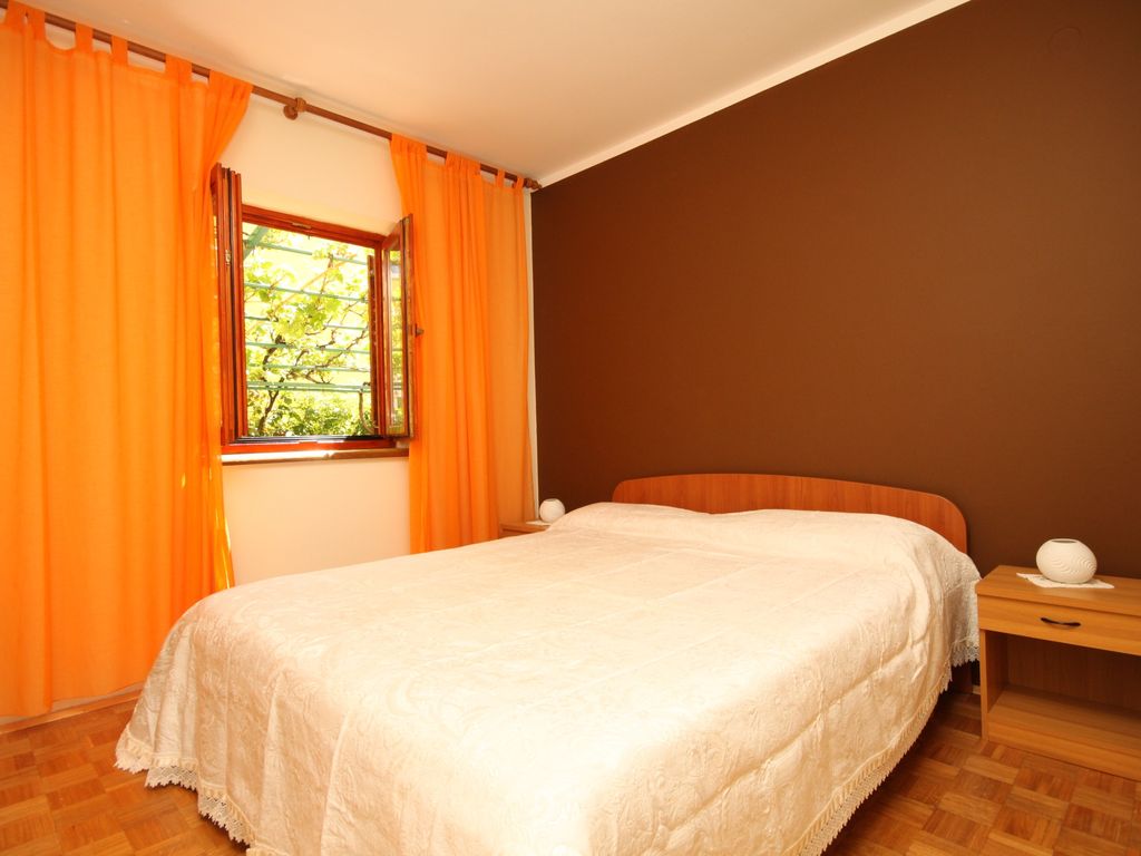 Schlafzimmer 1