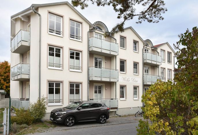 Weiße Düne 01 - In der Nähe der Promenade mit zwei Balkonen