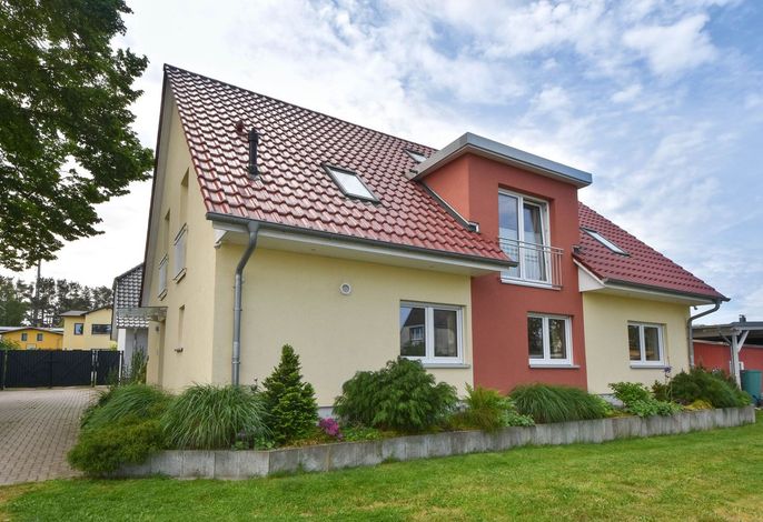 Haus Neuhof - Ferienwohnung mit Terrasse in strandnaher Lage