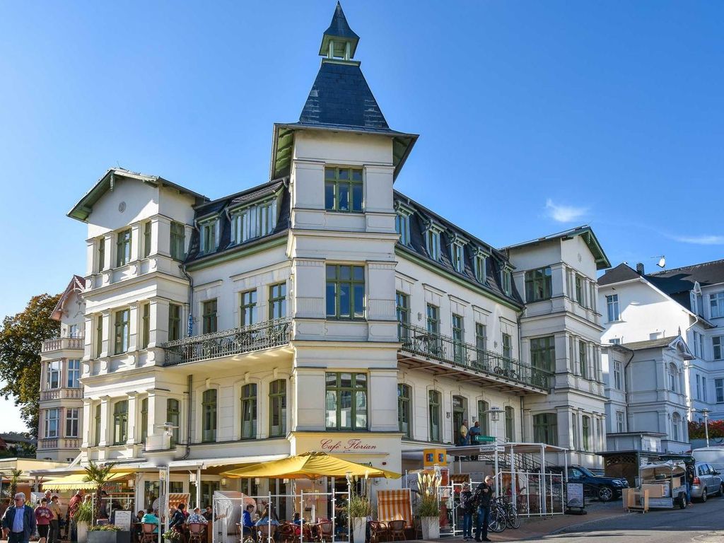 Villa Frohsinn Bansin: Fassade mit Balkonen an der Bergstraße