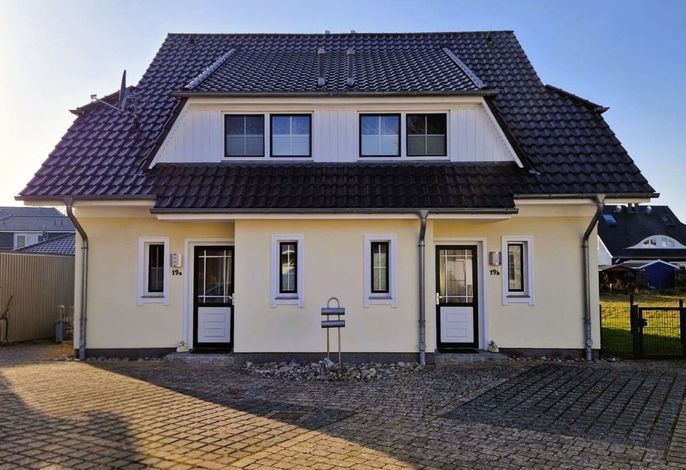 schöne, in 2. Reihe gelegene Haushälfte