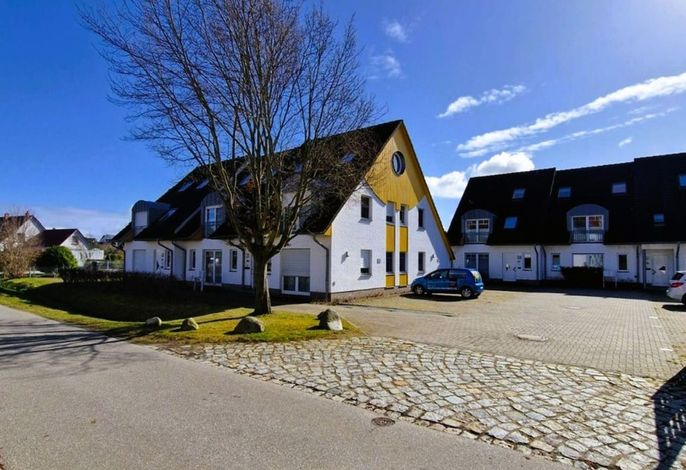 moderne und komfortable Ferienwohnung mit Balkon