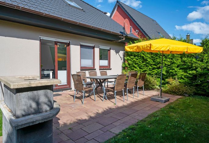 Schönes freistehendes Ferienhaus mit möblierter Südterrasse und Steingrill!