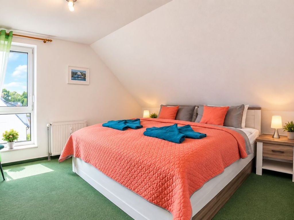 Schlafzimmer mit Doppelbett