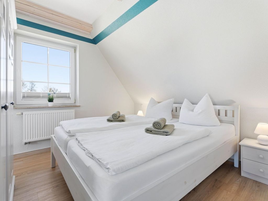Schlafzimmer mit Doppelbett