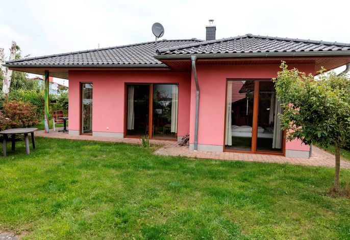 Helles und freundlich eingerichtetes Ferienhaus mit 2 Ferienwohnungen!