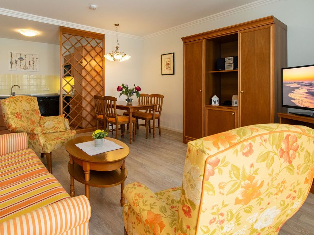 Wohn-Essbereich mit Flatscreen-TV im ussf102, Seehof 102,Strandpromenade 9-10 auf Usedom