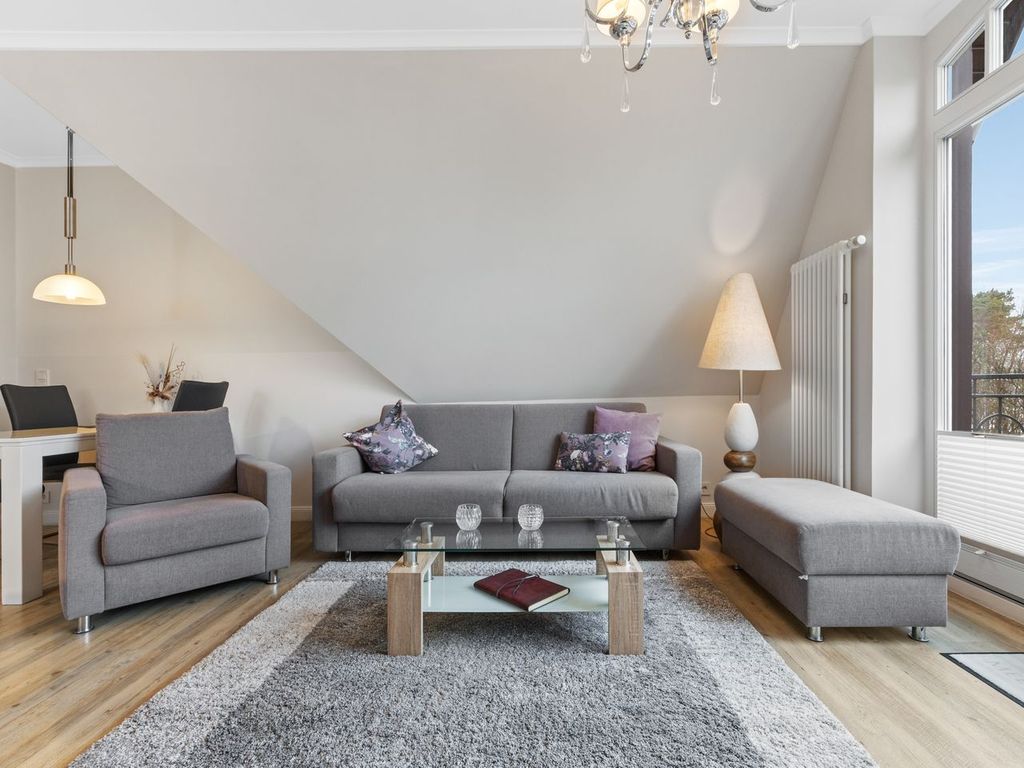 Wohnzimmer mit Couch im kbvl14, Villa Löwenstein, Ostseeallee 27 in Kühlungsborn
