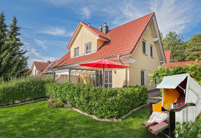 Modernes Ferienhaus in Korswandt mit großem Garten in Waldnähe