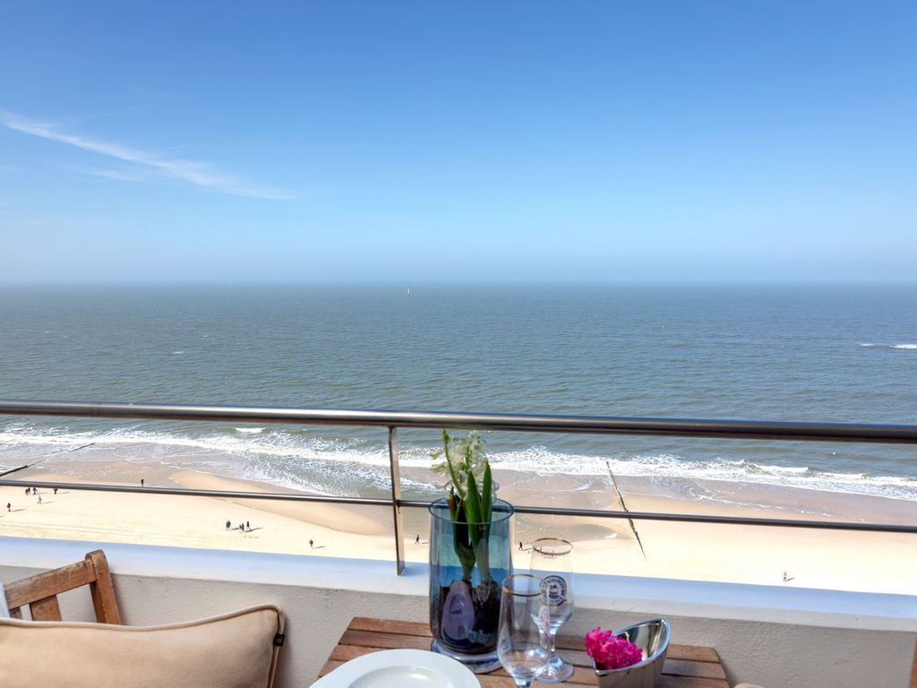 Ocean Lounge II