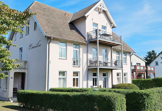 Geräumige Ferienwohnung Am Molli 4 mit Balkon und Parkplatz in Kühlungsborn
