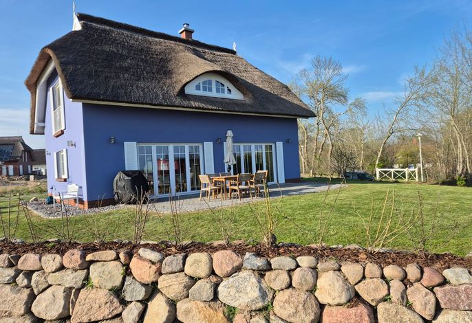 Ferienhaus Utkiek mit Blick auf die Puddeminer Wiek – Entspannung mit Hafenblick