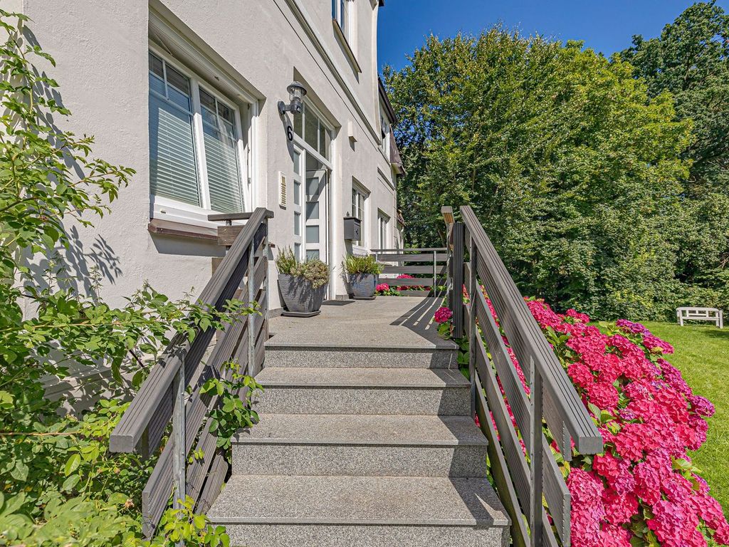 Hausfassade mit Treppenaufgang
