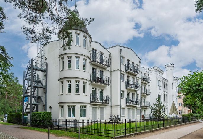 Modernes Haus Kastell 220 in Ahlbeck mit Balkon und Strandlage