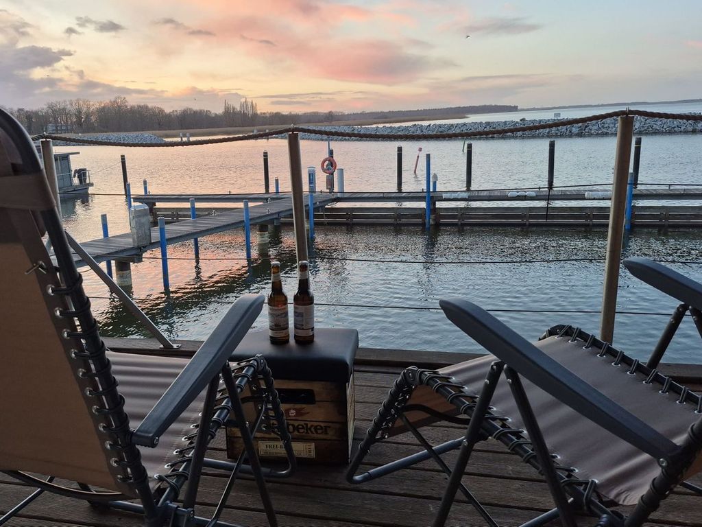 Sonnenuntergang auf dem Oberdeck im März 2026