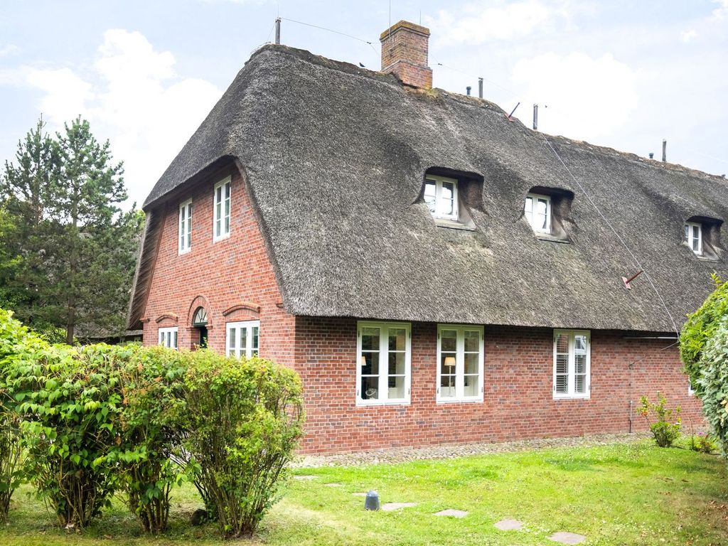 Reetdachhaus C.-P.-Hansen-Allee 1 auf Sylt: Außenansicht des Hauses in Keitum
