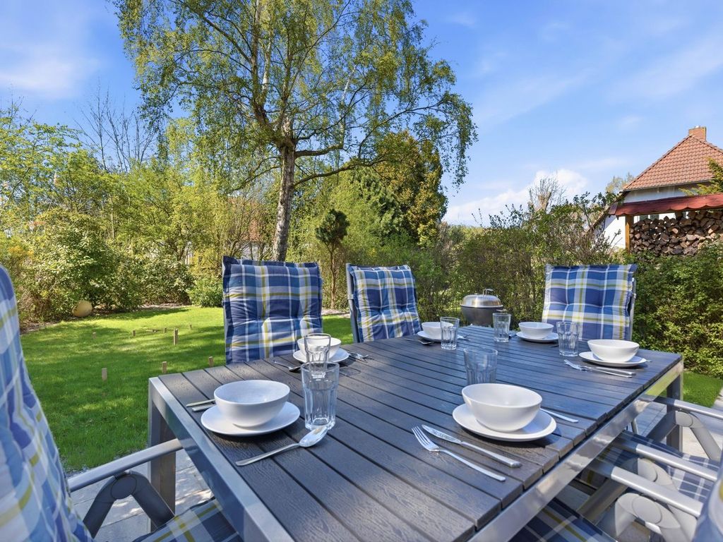 Terrasse mit Esstisch