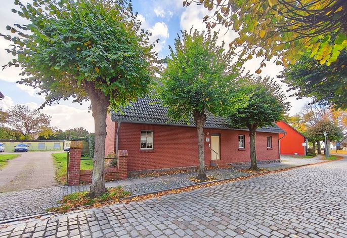 Komfortable Ferienwohnung in Koserow mit Terrasse, Kaminofen und Garten