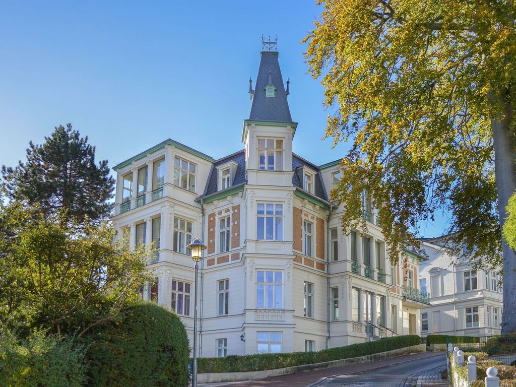 Villa Schlossbauer in Heringsdorf: Außenansicht der Villa mit Turm