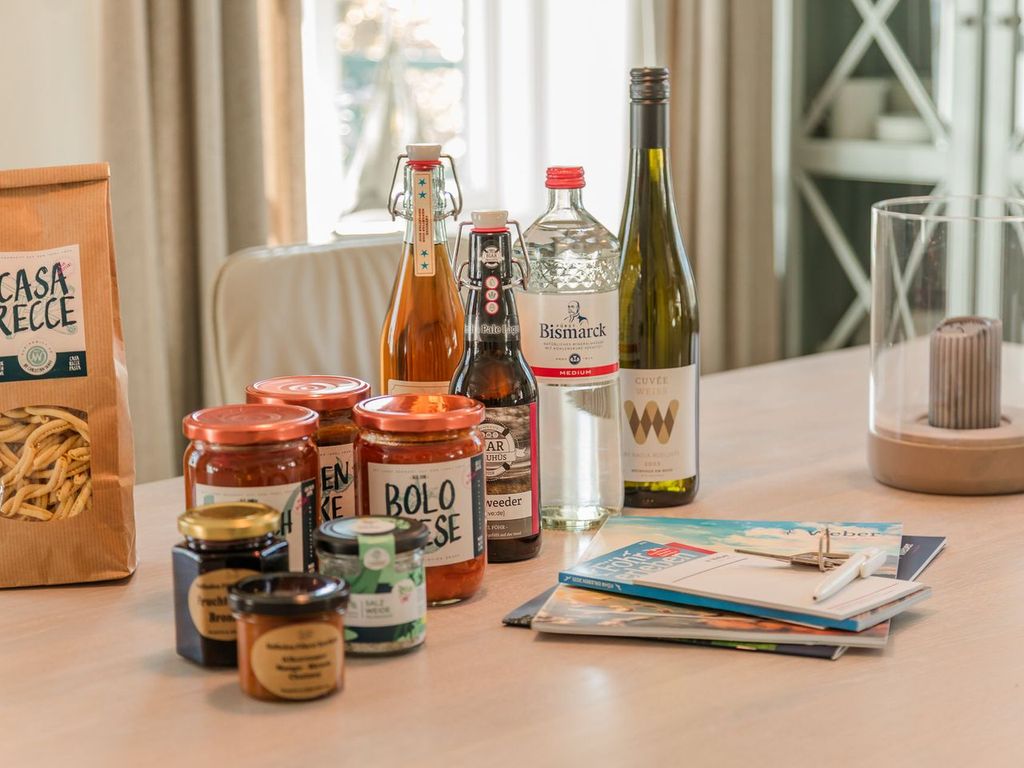 Die abgebildeten Leckereien erwarten die Feriengäste unserer Boutique Homes by Weber bei Anreise.