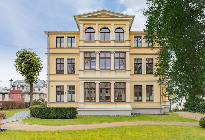 Villa Christa 05 - großzügige, helle Wohnung mit Erker für vier Personen