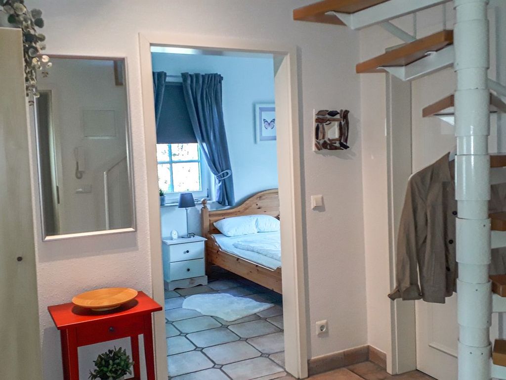 Eingangsbereich mit Blick ins Schlafzimmer
