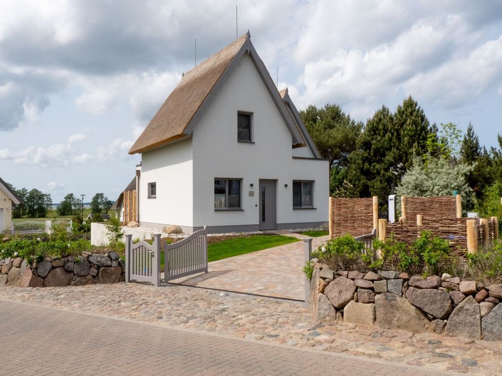 Gepflegte Hauptansicht Ihrer Ferienunterkunft in ruhiger Lage